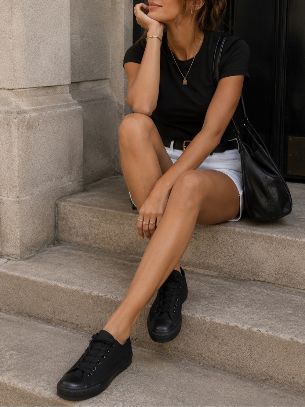 Converse | Black Low Tops